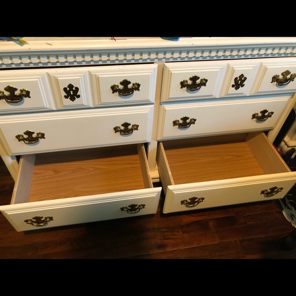 Dresser - Picture 2 of 3